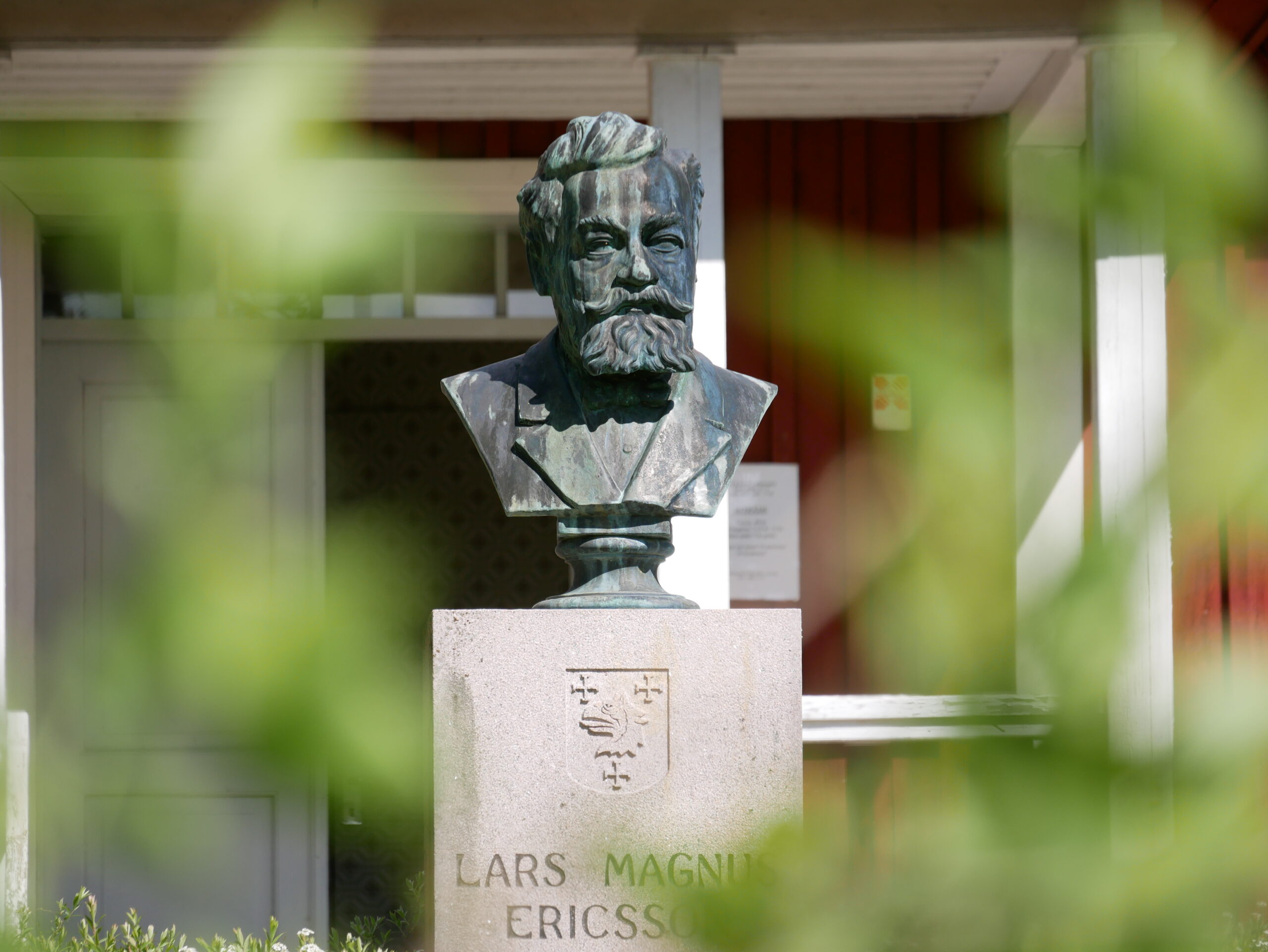 Staty på Lars Magnus Ericssons minnesgård