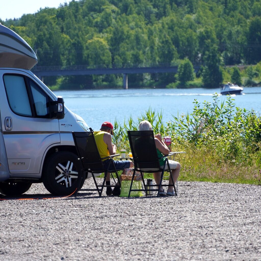 Campare med husbil vid Trulsön