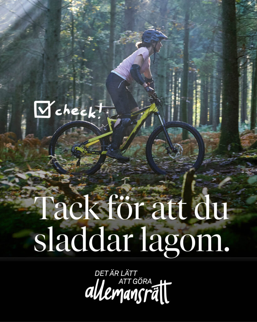 Kvinna som cyklar mountainbike med texten Det är lätt att göra allemansrätt