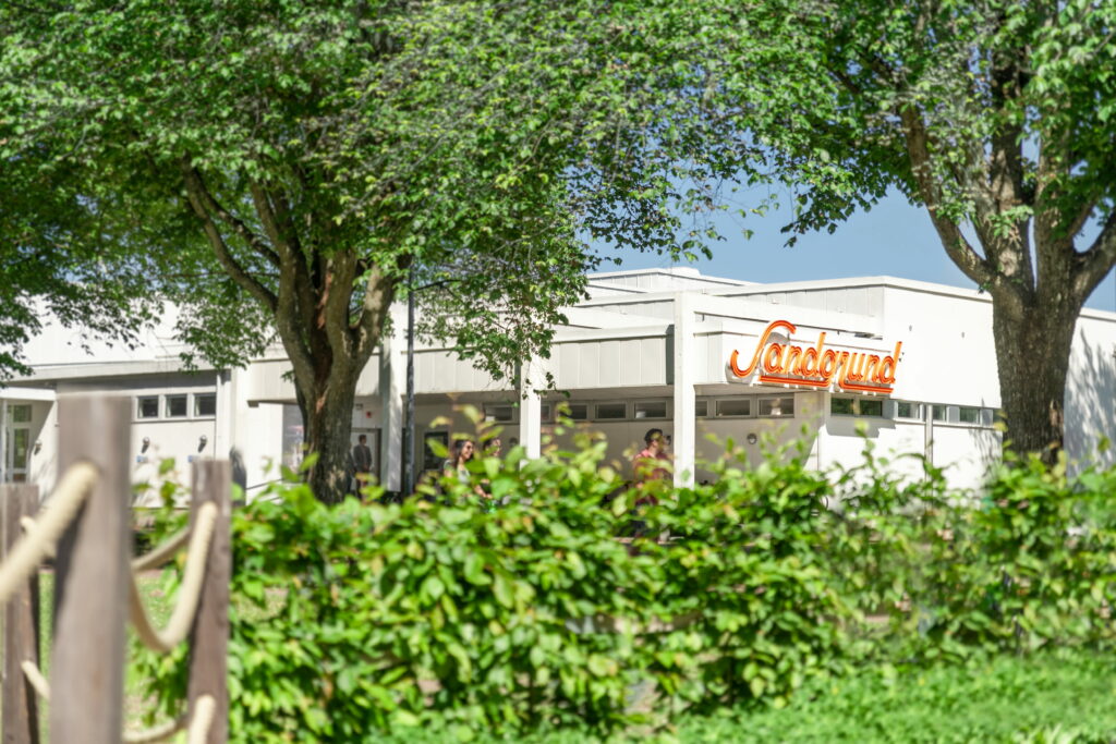 Sandgrund Lars Lerins entré i Karlstad