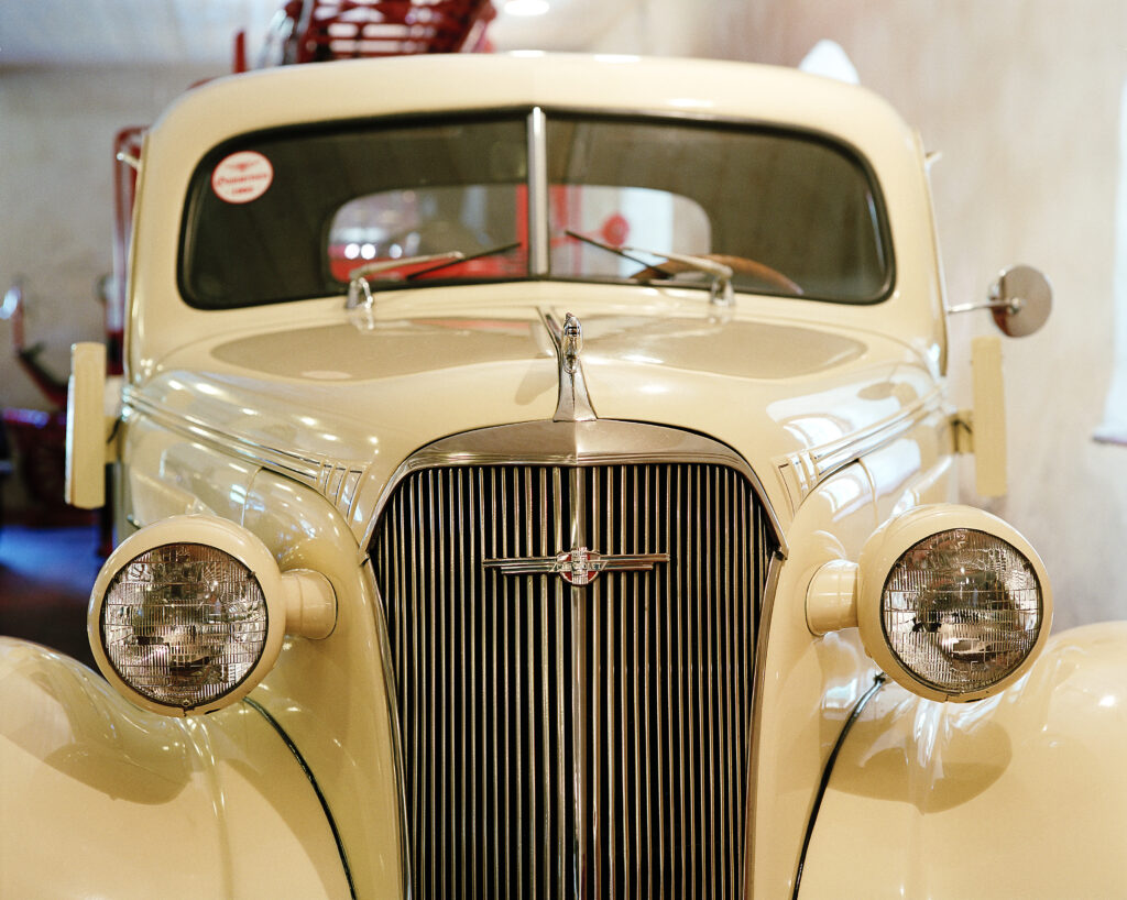 Gul bil hos Torsby fordonsmuseum