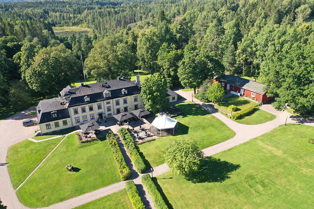 Aerial view of Hennickehammar manor