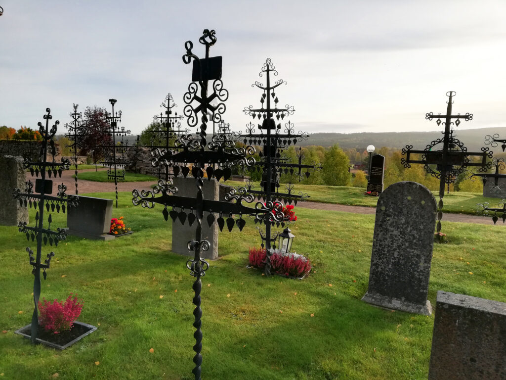 Järnkors på Ekshärads kyrkogård